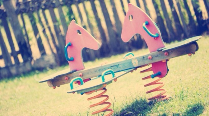 CASSAZIONE: BIMBO CADUTO AL PARCO GIOCHI, OBBLIGO DEI GENITORI VIGILARE. IL COMUNE NON C’ENTRA.