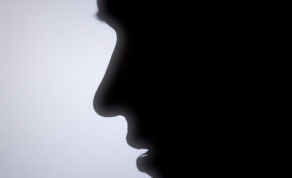 DAVIDE, PICCHIATO DALLA FAMIGLIA PERCHÉ GAY.